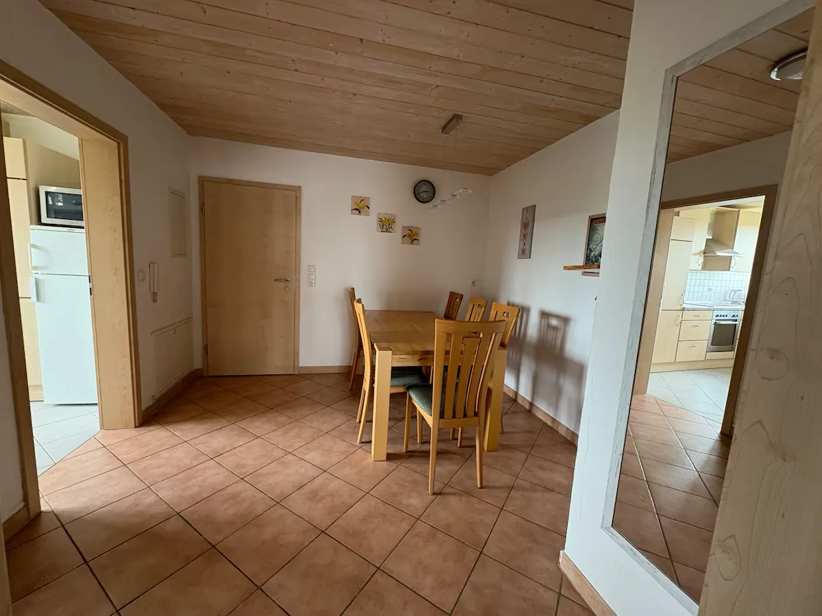 Gemütlicher Essbereich in der Ferienwohnung am Leonhardshof Albrecht