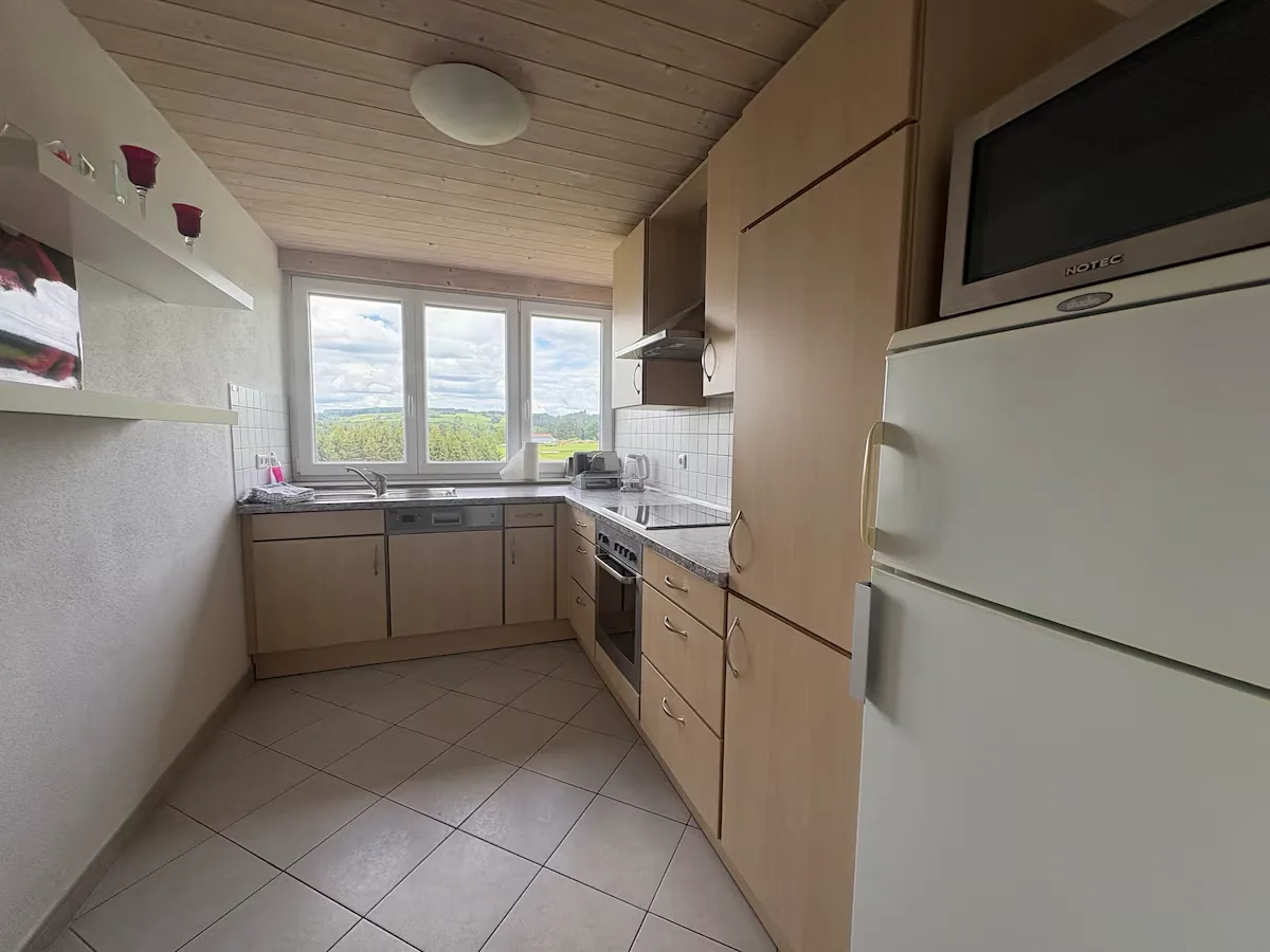 Voll ausgestattete Küche der Ferienwohnung am Leonhardshof Albrecht im Allgäu